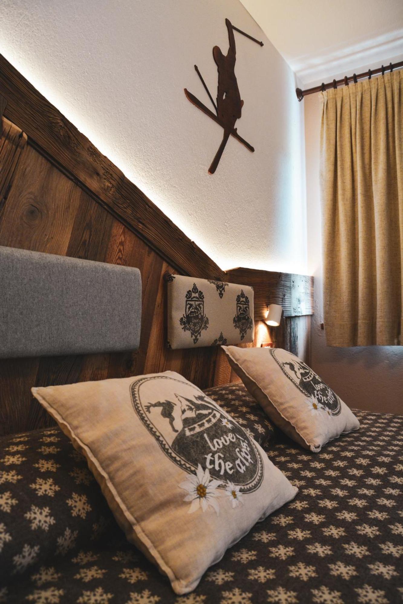 Hotel Chaberton チェザーナ・トリネーゼ エクステリア 写真